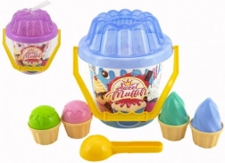 Set din plastic pentru nisip Sweet Muffin cu găleată, lopățică și forme de înghețată