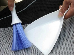 Mini măturică cu făraș pentru masă, tastatură și mașină