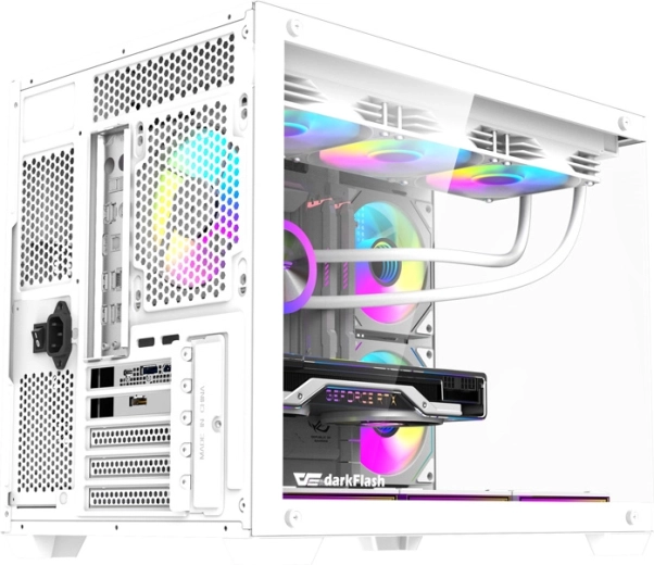 Compactă, dar spațioasă pentru hardware modern