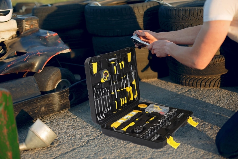 Materiale rezistente: oțel carbon și CrV