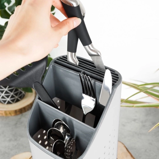 Compartimentare inteligentă pentru tacâmuri și cuțite