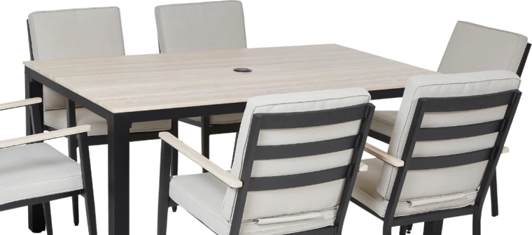 Masă funcțională cu orificiu pentru umbrelă