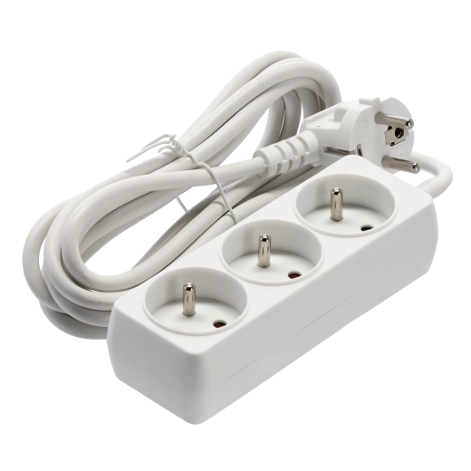 Trei prize cu împământare