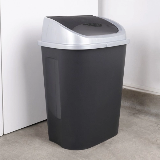 Capac basculant fără contact pentru utilizare curată