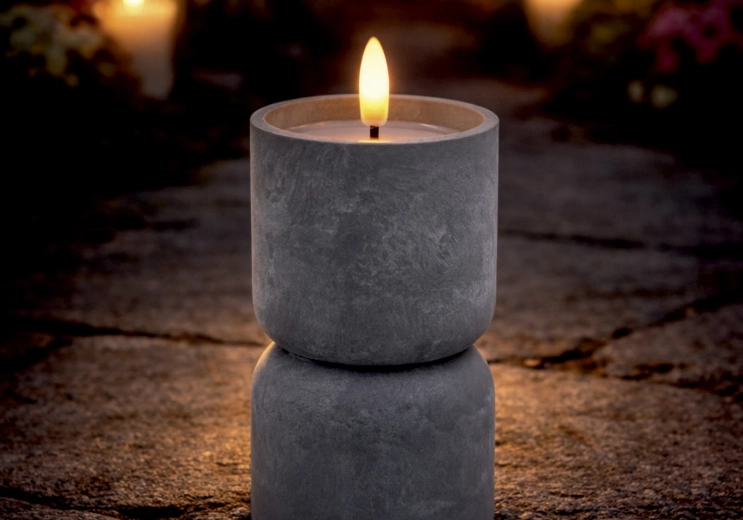 Lumânare LED în formă de clepsidră cu efect de beton 8 × 15 cm - 1 bucată