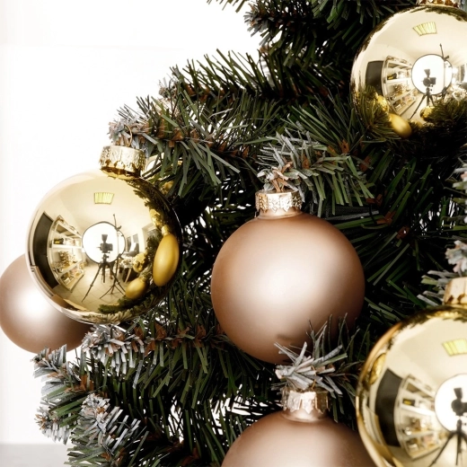 Mix de finisaje mate și lucioase pentru un contrast perfect