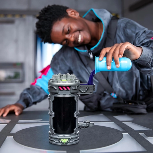 Experiment în container: toarnă, agită, dezvăluie!