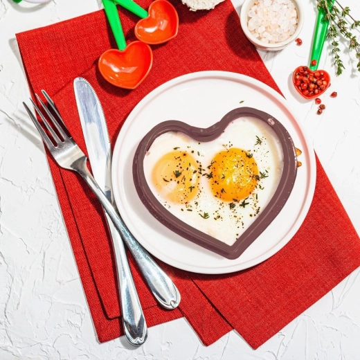 Ouă și clătite perfect conturate