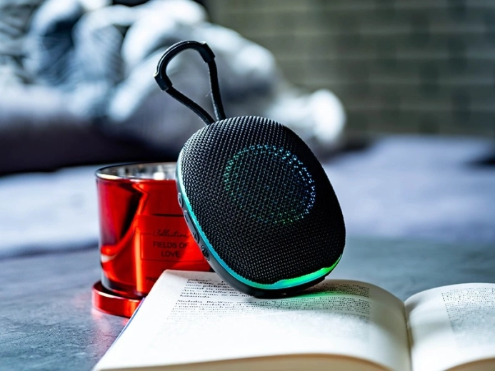 Muzică de oriunde: FM, microSD și USB