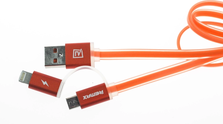 Două conectori într-unul: Lightning și micro‑USB