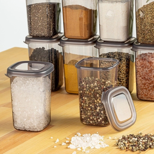 Formă stivuibilă care economisește spațiu