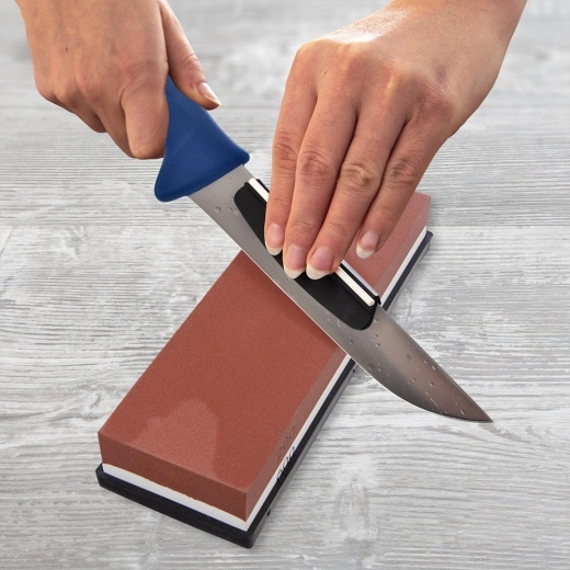 Unghi precis datorită clemei de ghidare