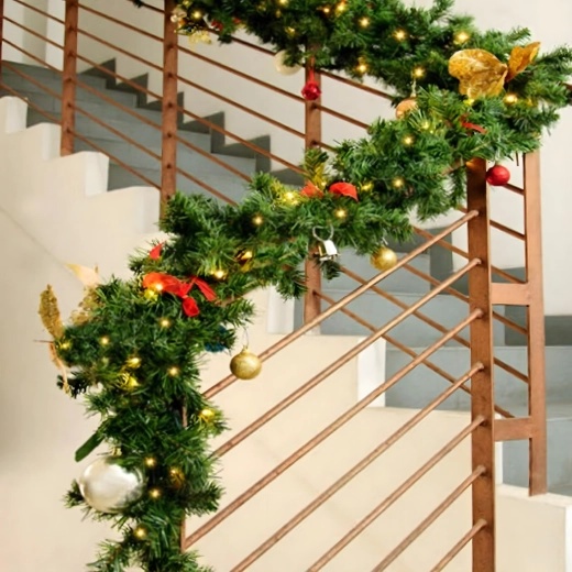 Modelare ușoară pe balustrade și pe rame de uși