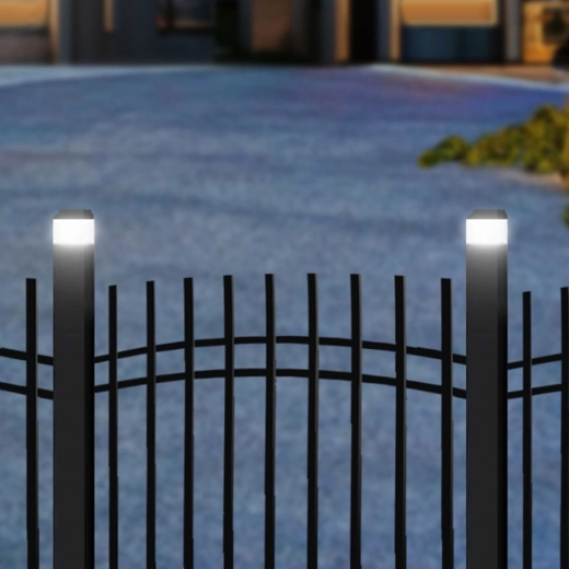 Iluminare elegantă pentru intrare și gard