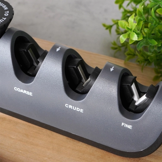 Patru zone de șlefuire, inclusiv diamantată pentru foarfeci