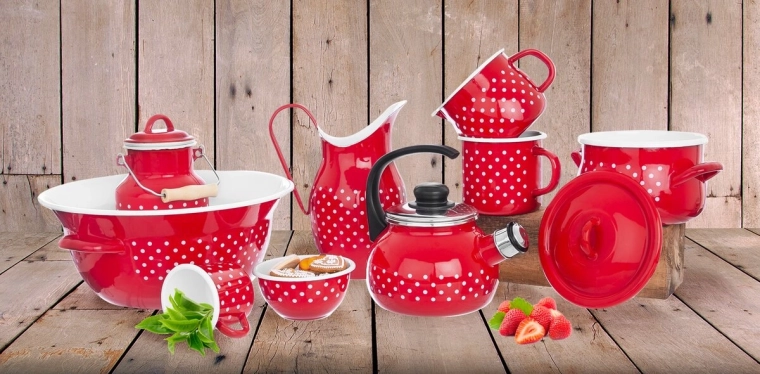 Vase emailate în stil retro