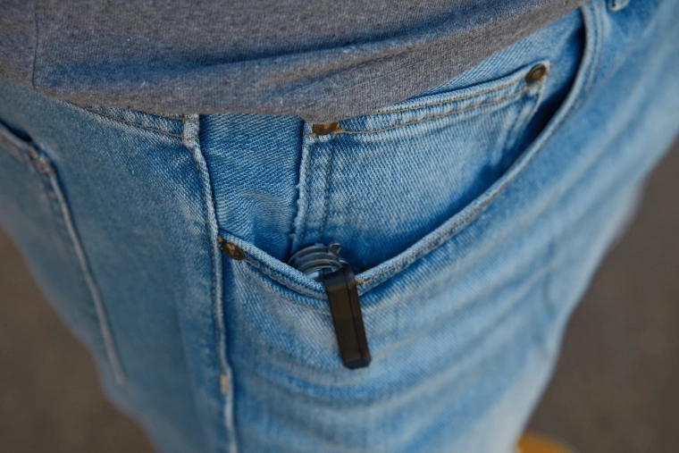 Deep carry pentru purtare sigură în buzunar