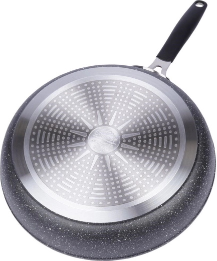 Compatibilă cu toate tipurile de plite, inclusiv inducție