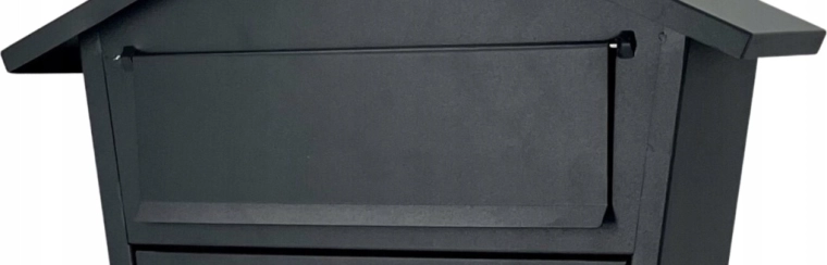 Clapă rabatabilă ce protejează fanta de introducere