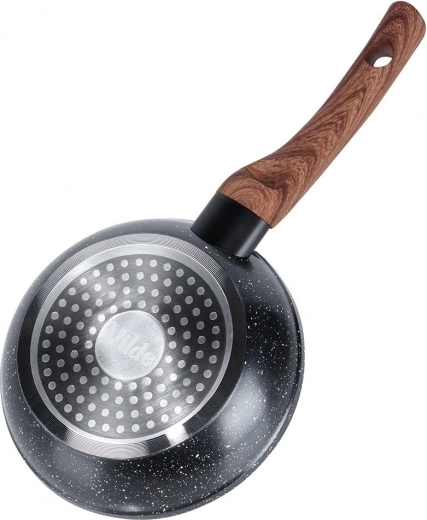 Compatibilă cu toate tipurile de plite, inclusiv inducție