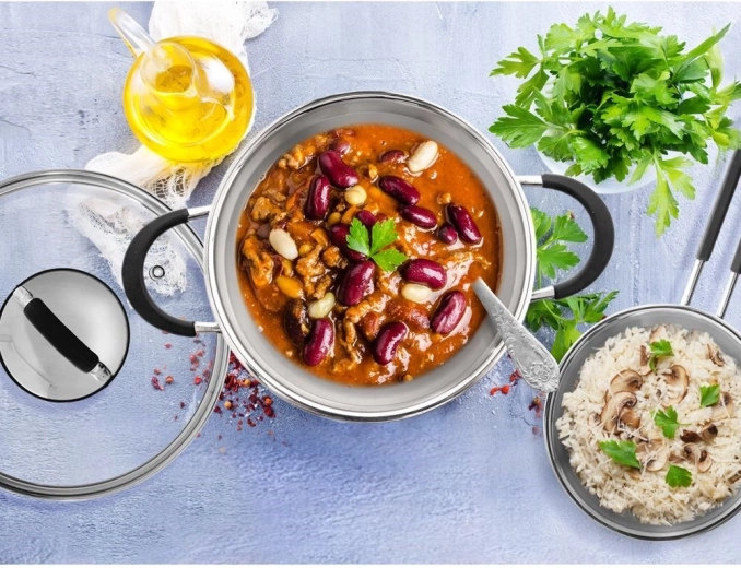 Ideală pentru gătit și servire