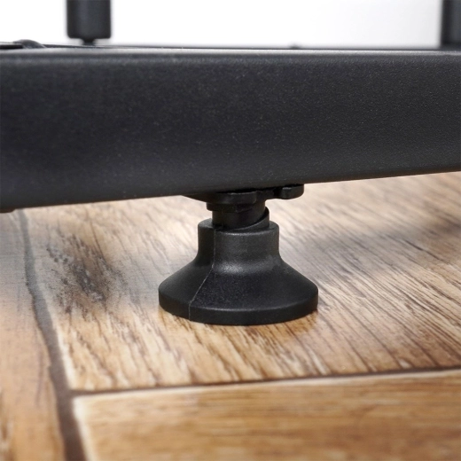 Construcție stabilă cu picioare reglabile