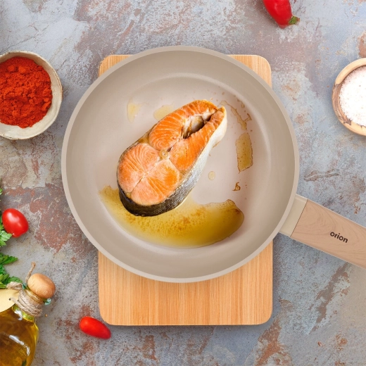 Diametru practic de 24 cm pentru gătit zilnic