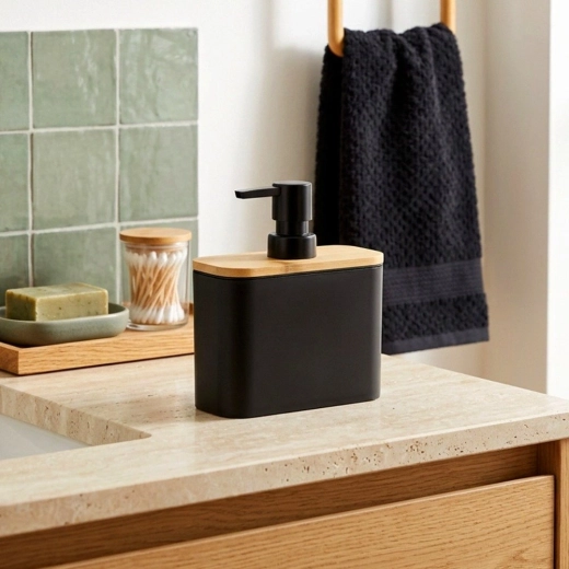 Design modern negru mat cu bambus
