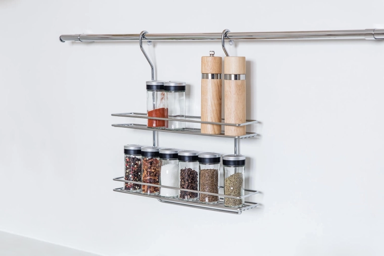 Depozitare sigură și ordonată a condimentelor