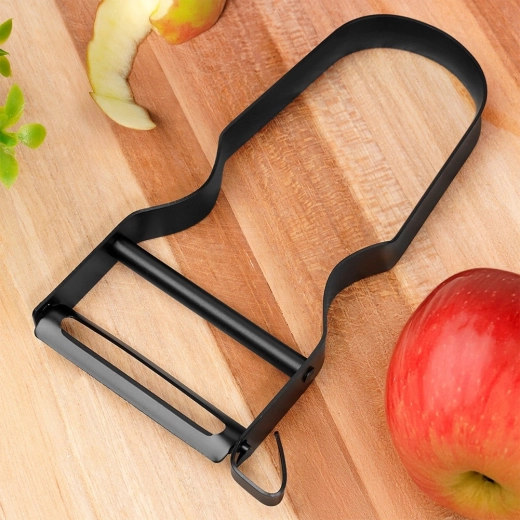 Priză ergonomică și posibilitate de agățare