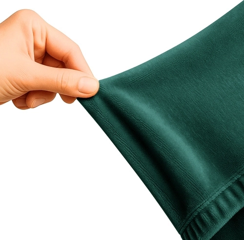 Velur elastic care se adaptează canapelei
