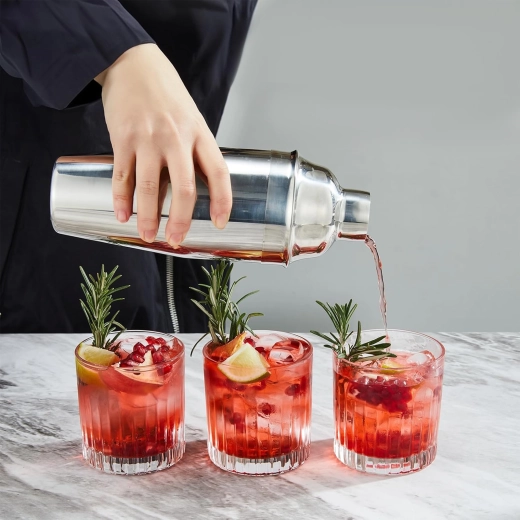 Shaker de 700 ml cu sită integrată pentru turnare curată