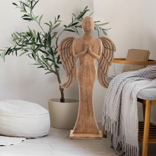Decorațiune elegantă cu detalii fine sculptate