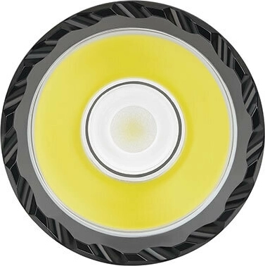 Putere 1250 lm și rază 240 m