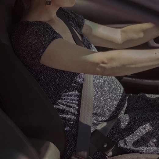 Conducere sigură a centurii în afara burticii