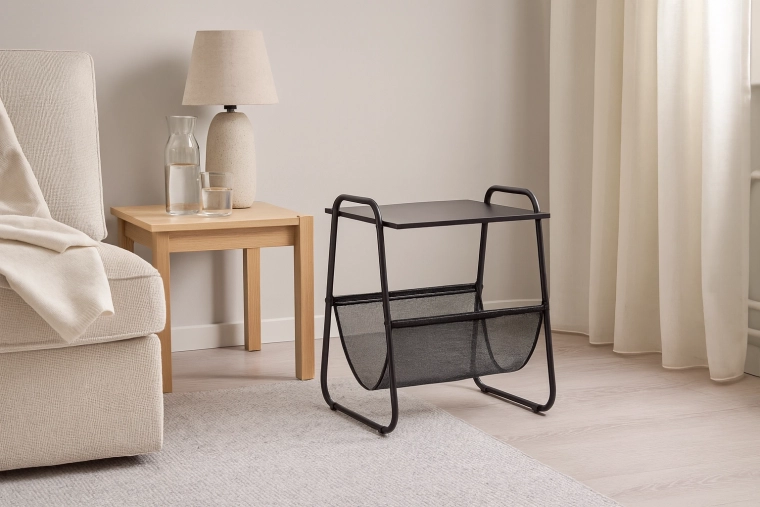 Măsuță laterală metalică cu suport pentru reviste 40 × 40 × 55 cm, neagră