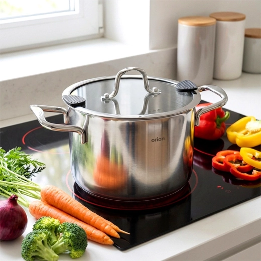 Utilizare universală pe toate tipurile de plite și în cuptor