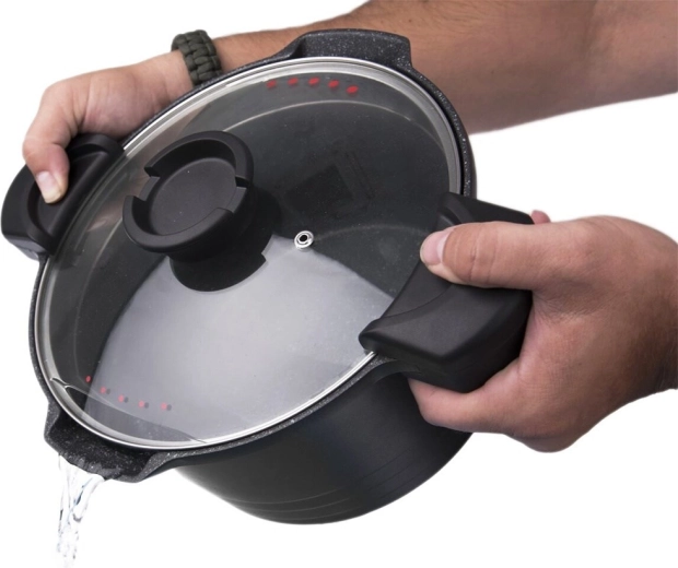 Mânere late și scurgere sigură