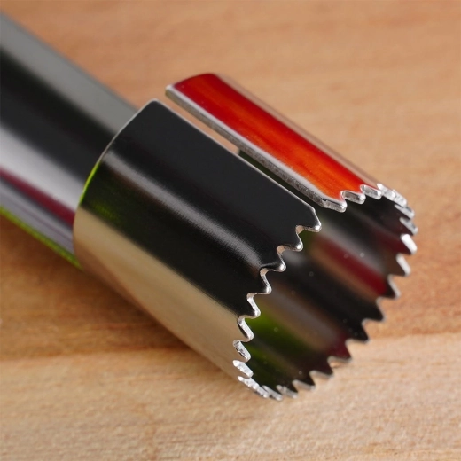 Margine zimțată ascuțită pentru o tăietură curată