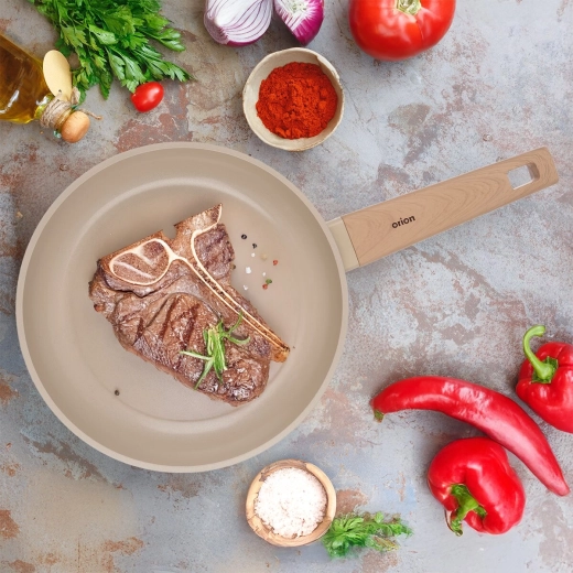Suprafață largă de prăjire pentru carne și legume