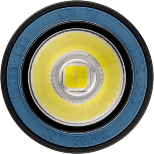 Putere 2500 lm și bătaie lungă 145 m