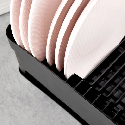 Spațiu pentru până la 11 farfurii și loc pentru căni