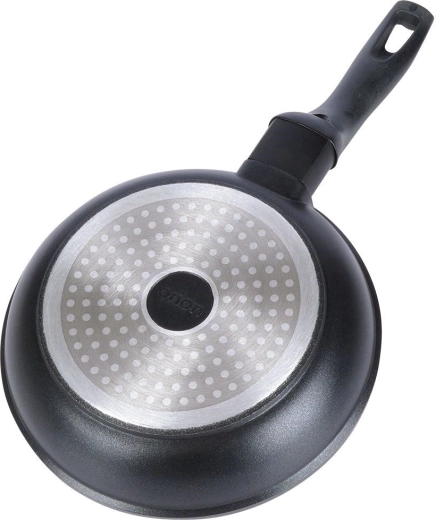 Compatibilă cu toate tipurile de plite, inclusiv inducție