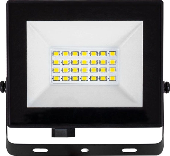 Iluminare puternică și uniformă de 1600 lm