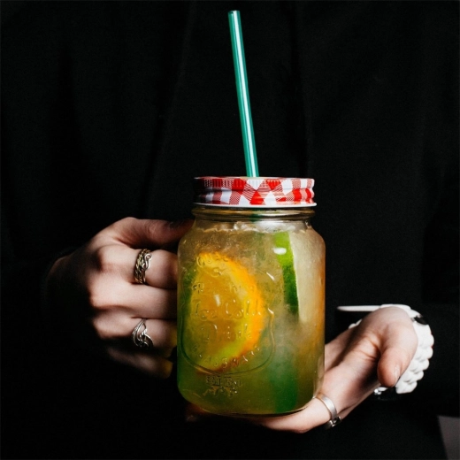 Servire stilată cu protecție împotriva vărsării