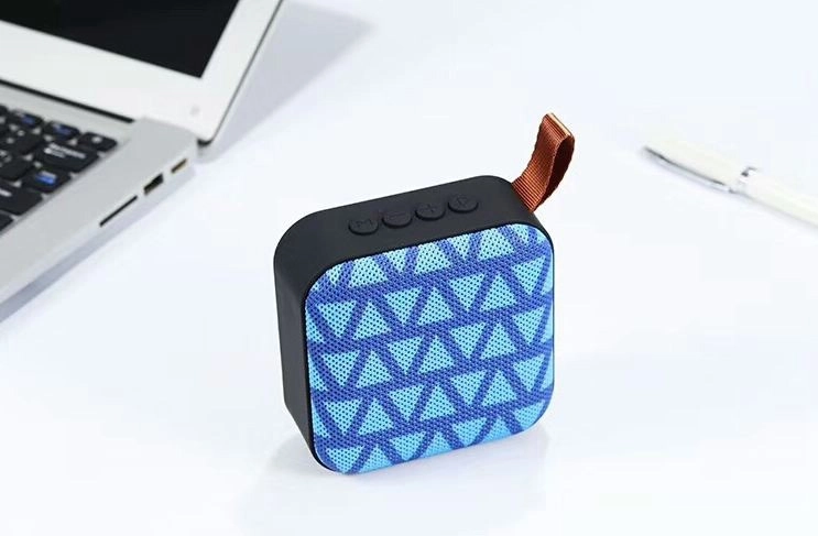 Radio FM și redare de pe USB/MicroSD