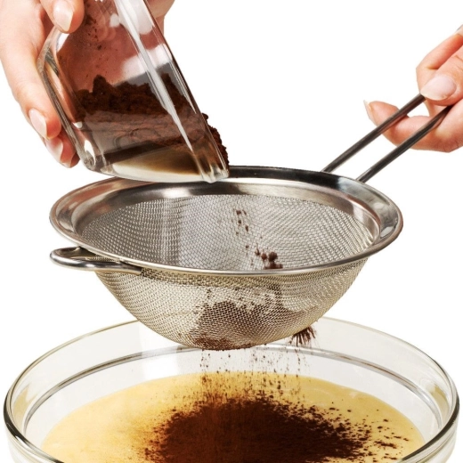 Presărare și cernere precise la copt