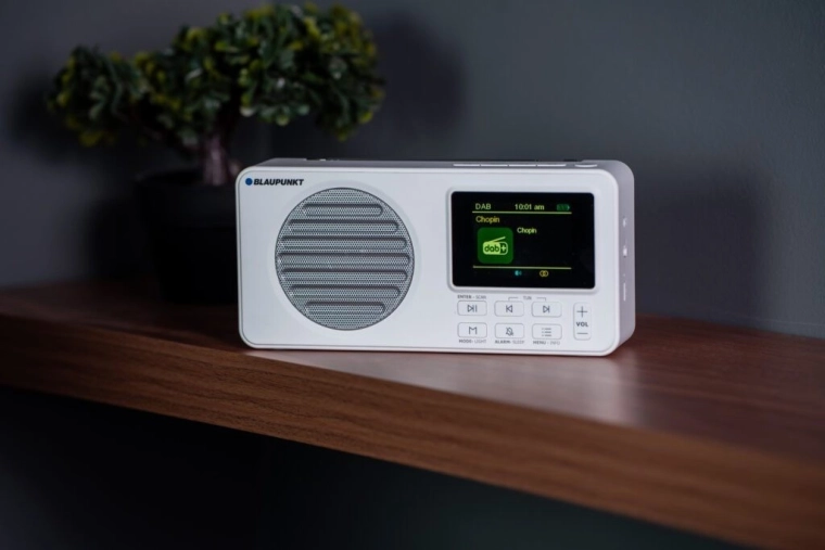 Radio mobil cu alarmă