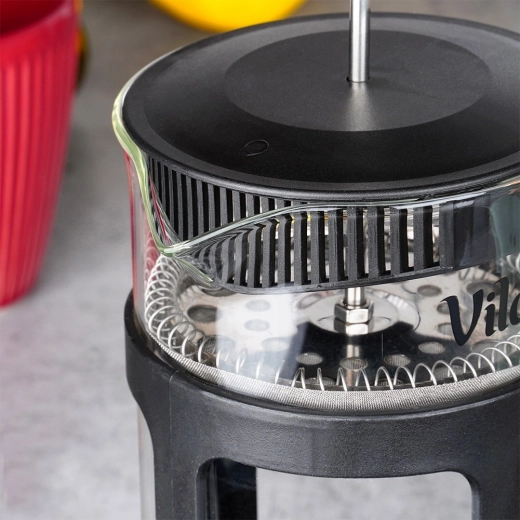 Sitǎ fină din inox pentru o băutură cristal de limpede