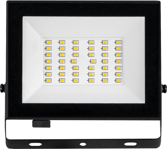 Iluminare largă și puternică 2400 lm